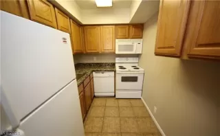 Photo #5: 2235489 Listing