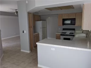 Photo #3: 2235659 Listing 