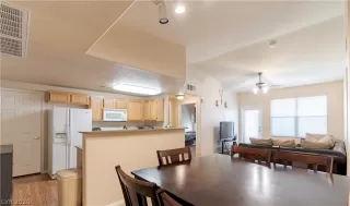 Photo #5: 2235674 Listing