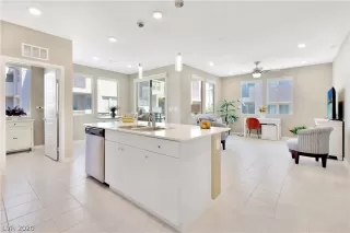 Photo #4: 2235707 Listing