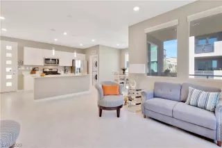 Photo #5: 2235707 Listing