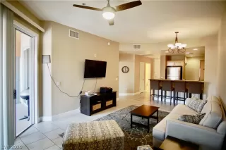 Photo #4: 2235731 Listing