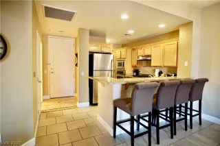 Photo #6: 2235731 Listing