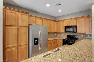 Photo #3: 2235739 Listing