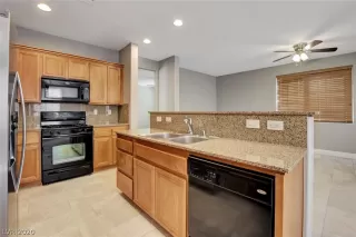 Photo #4: 2235739 Listing