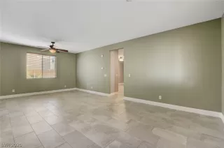 Photo #5: 2235739 Listing