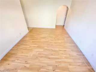 Photo #3: 2235748 Listing