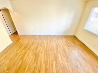 Photo #6: 2235748 Listing