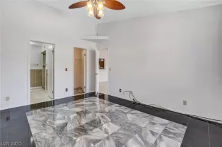 Photo #5: 2235762 Listing