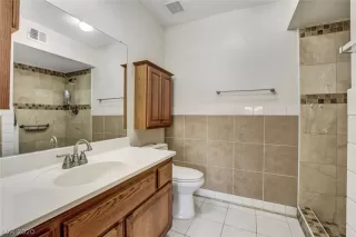 Photo #6: 2235762 Listing