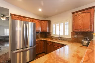 Photo #5: 2235771 Listing