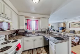 Photo #2: 2235787 Listing