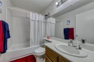 Photo #4: 2235787 Listing