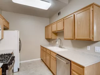 Photo #5: 2235802 Listing