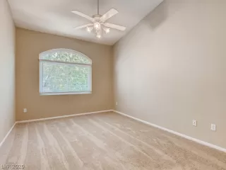 Photo #6: 2235802 Listing