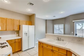 Photo #5: 2235860 Listing