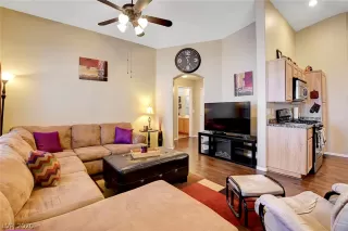 Photo #6: 2235904 Listing