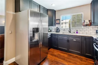 Photo #2: 2236004 Listing