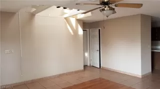 Photo #4: 2236056 Listing