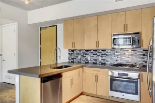 Photo #2: 2236101 Listing 