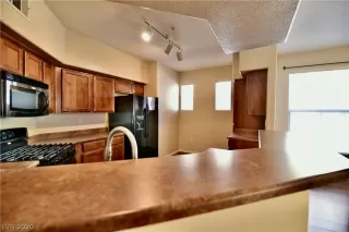 Photo #5: 2236133 Listing