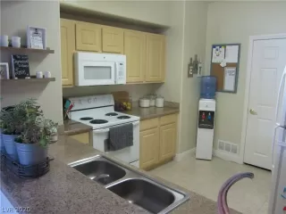 Photo #6: 2236229 Listing