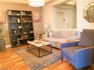 Photo #2: 2236298 Listing