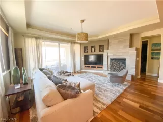 Photo #4: 2236298 Listing