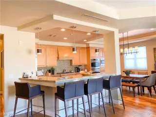 Photo #5: 2236298 Listing