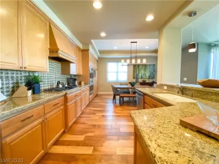 Photo #6: 2236298 Listing