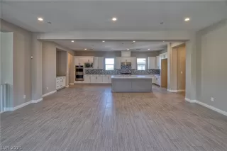 Photo #5: 2236360 Listing