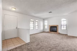 Photo #4: 2236433 Listing