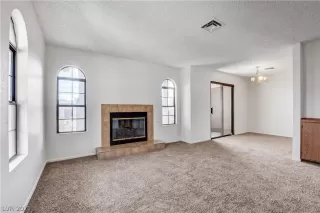 Photo #5: 2236433 Listing