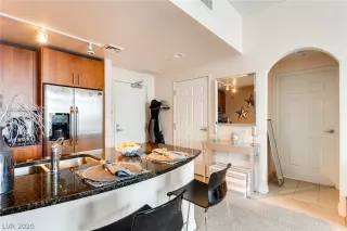 Photo #2: 2236548 Listing 