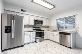 Photo #2: 2236672 Listing