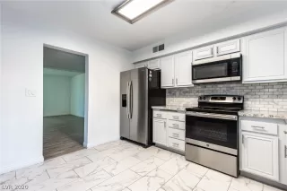 Photo #4: 2236672 Listing