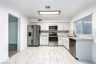 Photo #5: 2236672 Listing