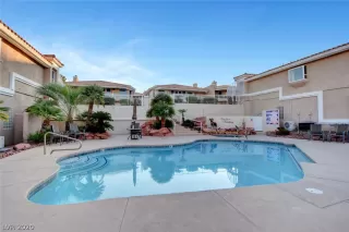 Photo #3: 2236707 Listing 