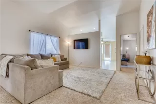 Photo #5: 2236715 Listing 