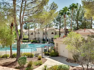 Photo #4: 2236738 Listing