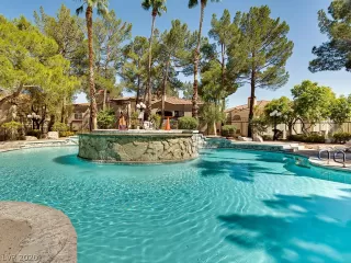 Photo #5: 2236738 Listing