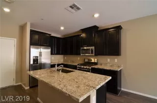 Photo #3: 2236740 Listing