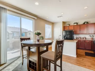 Photo #5: 2236741 Listing