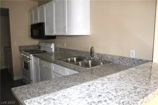 Photo #4: 2236773 Listing