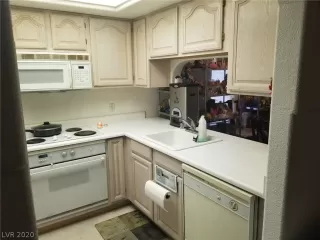 Photo #5: 2236797 Listing