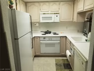 Photo #6: 2236797 Listing