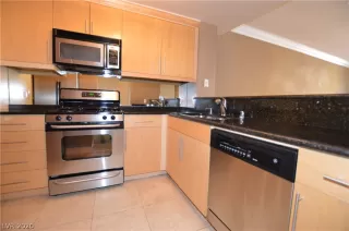 Photo #4: 2236952 Listing