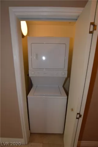 Photo #6: 2236952 Listing