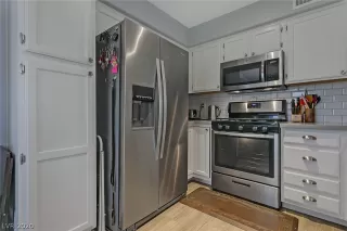 Photo #5: 2236981 Listing