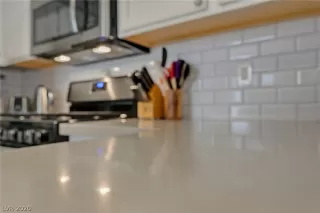 Photo #6: 2236981 Listing